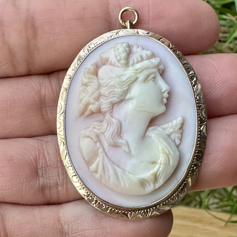 Vintage Victorian Cameo Brooch‎ Pendant 1.75 Inch Queen Pink Shell 10k Gold 8.8g